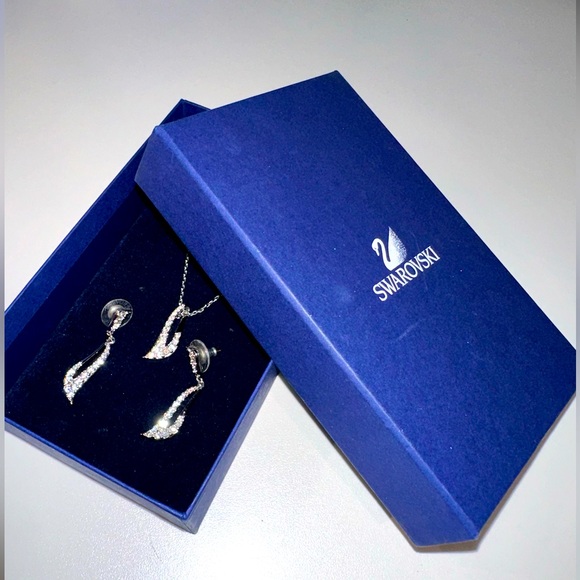 Swarovski necklace with matching earrings - Picture 2 of 3